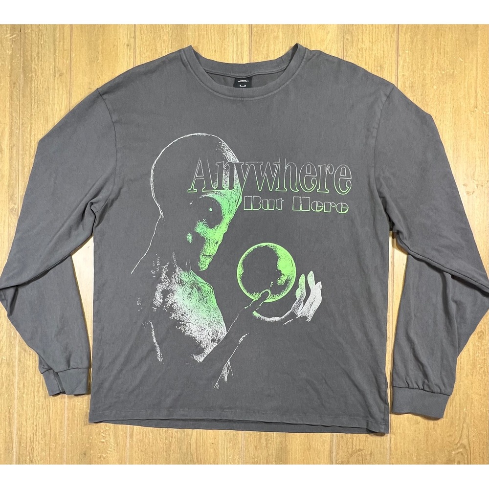 Urban Outfitters Anywhere But Here Alien Graphic Long Sleeve Tee Gray L